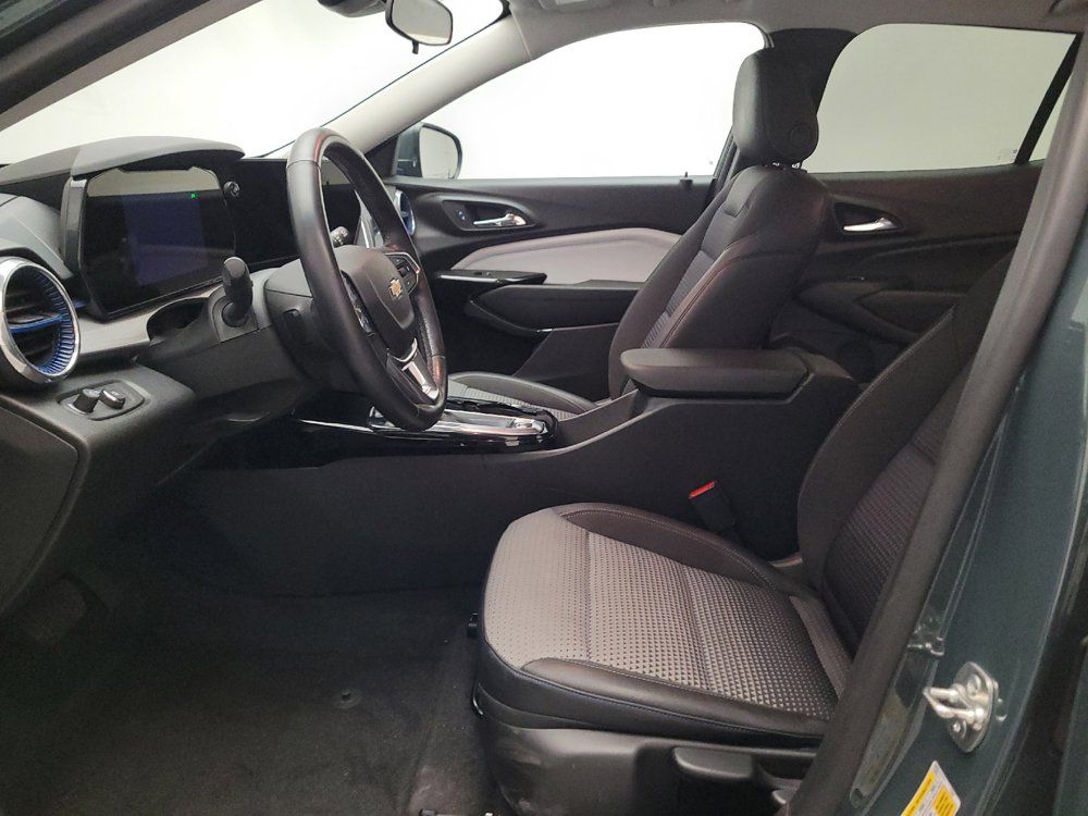 Used 2025 Chevrolet Trax LT w/ LT Convenience Package FWD image 17