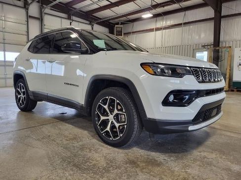 Used 2024 Jeep Compass Limited AWD/4WD image 7