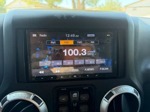 Used 2016 Jeep Wrangler Unlimited Sahara AWD/4WD image 13