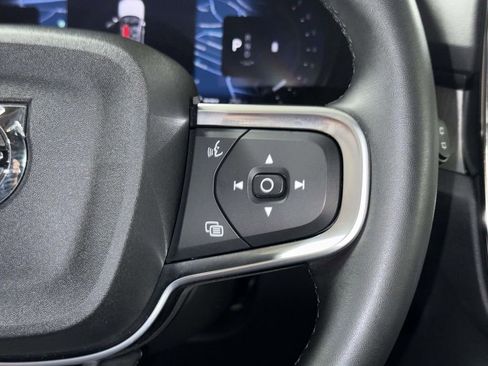 Used 2025 Volvo XC40 B5 Plus AWD/4WD image 30