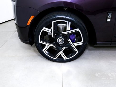 Certified 2025 Rolls-Royce Cullinan Black Badge AWD/4WD image 33