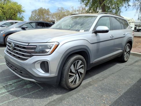 Certified 2026 Volkswagen Atlas SE w/ Panoramic Sunroof Package FWD image 1