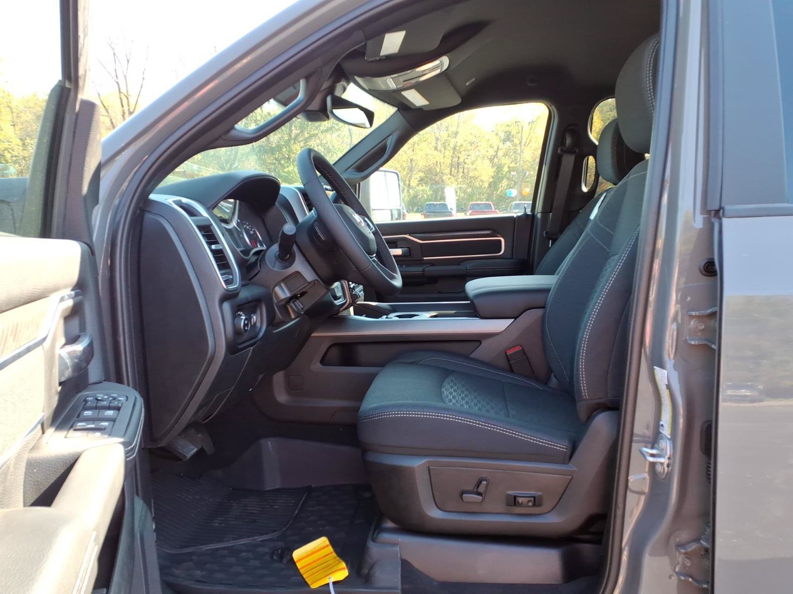 New 2027 RAM 3500 Big Horn AWD/4WD image 13