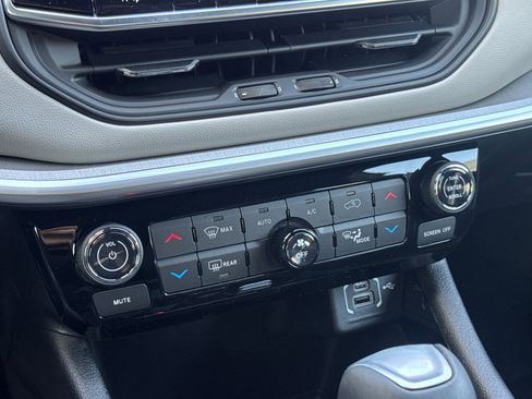 New 2026 Jeep Compass Limited image 19