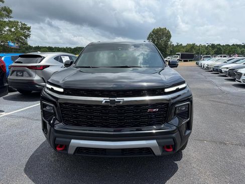 Used 2024 Chevrolet Traverse Z71 AWD/4WD image 3
