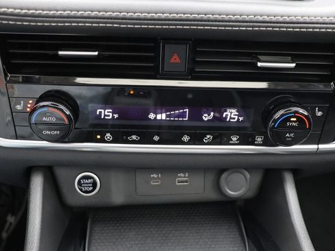 Used 2023 Nissan Rogue SV w/ SV Premium Package image 24