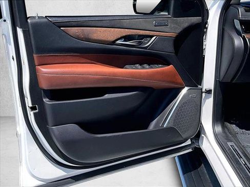 Used 2019 Cadillac Escalade Premium Luxury RWD image 18