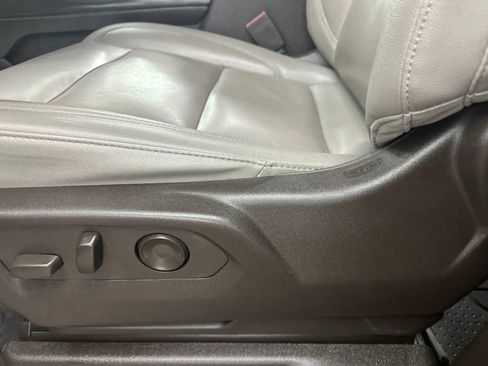 Used 2021 Chevrolet Suburban LT AWD/4WD image 38