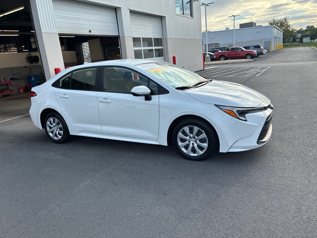 Used 2025 Toyota Corolla LE FWD image 3