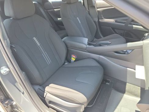 New 2026 Hyundai Elantra Sport FWD image 21