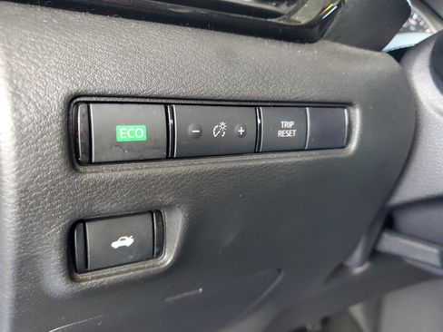 Used 2024 Nissan Sentra SV FWD image 21