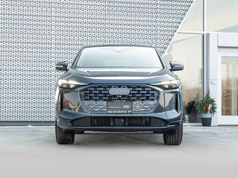 Certified 2025 Audi Q5 Premium w/ Convenience Package image 33