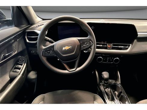 Used 2025 Chevrolet TrailBlazer LT FWD image 7
