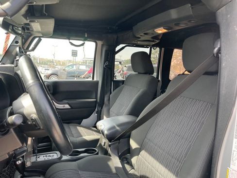 Used 2012 Jeep Wrangler Unlimited Sahara w/ Connectivity Group image 13