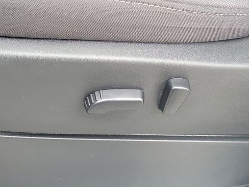 Used 2022 Nissan Frontier SV image 24