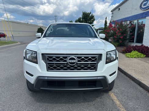 Used 2024 Nissan Frontier SV RWD image 9