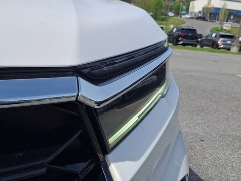 Used 2023 Honda Pilot Touring image 9