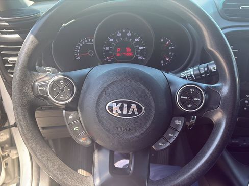 Used 2018 Kia Soul + FWD image 12
