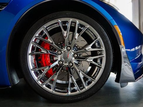 Used 2015 Chevrolet Corvette Z06 w/ 3LZ Preferred Equipment Group RWD image 41