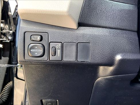 Used 2016 Toyota Corolla LE FWD image 33