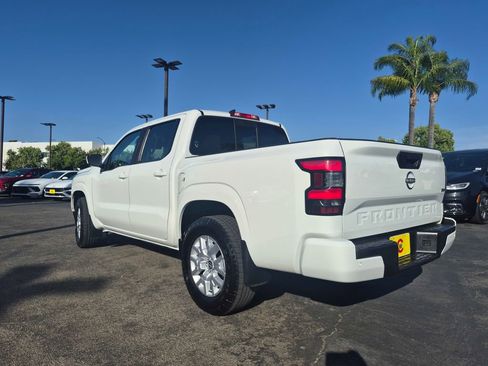 Used 2022 Nissan Frontier SV w/ Technology Package RWD image 5