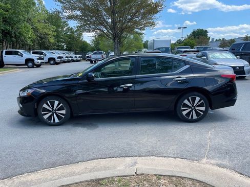 Used 2022 Nissan Altima 2.5 SV FWD image 4