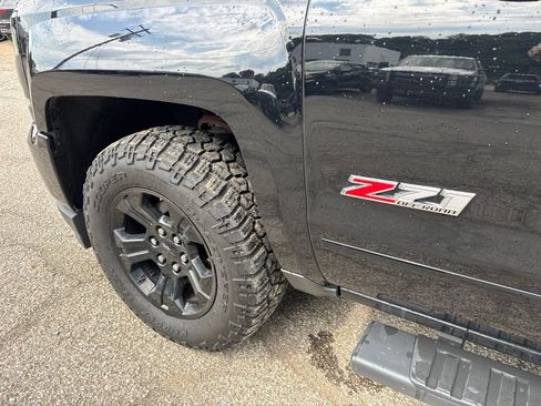 Used 2017 Chevrolet Silverado 1500 LT w/ Midnight Edition AWD/4WD image 14