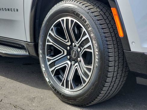 New 2026 Jeep Grand Wagoneer L 4WD w/ Premium Group I image 8