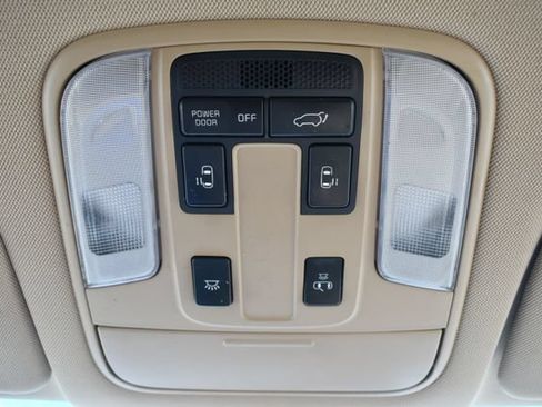 Used 2017 Kia Sedona EX FWD image 33