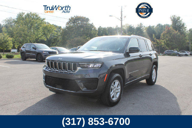 Used 2024 Jeep Grand Cherokee Laredo RWD image 1