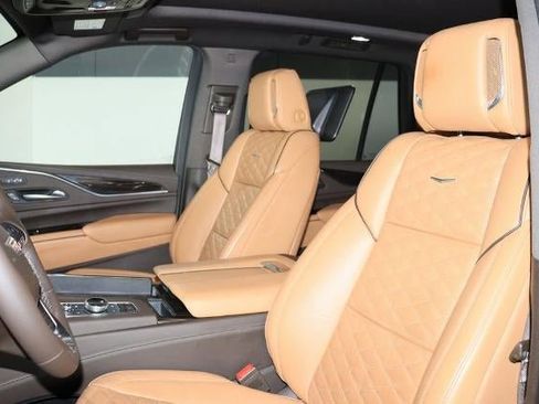 Used 2021 Cadillac Escalade Sport w/ Driver Assist Tech Package image 18