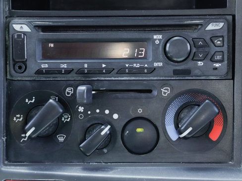 Used 2019 Isuzu NPR RWD image 23