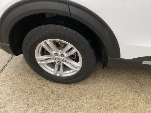 Used 2020 Ford Explorer XLT w/ Equipment Group 202A image 3