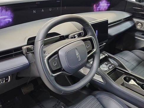 Used 2025 Lincoln Nautilus Reserve AWD/4WD image 12