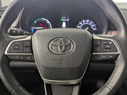 Used 2021 Toyota Sienna XLE FWD image 18