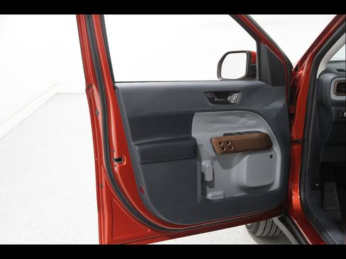 Used 2022 Ford Maverick Lariat w/ Lariat Luxury Package image 5