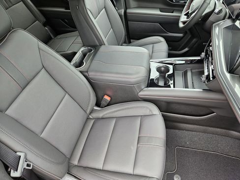 New 2026 Chevrolet Suburban RST w/ Comfort Package AWD/4WD image 17