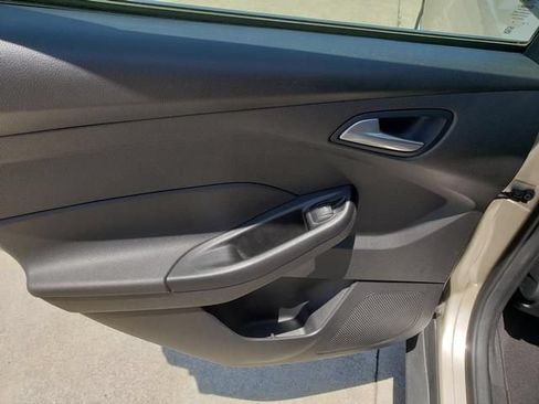 Used 2018 Ford Focus SE FWD image 13