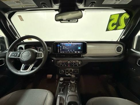 Certified 2025 Jeep Wrangler Unlimited Sahara AWD/4WD image 16