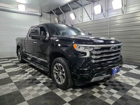 Used 2023 Chevrolet Silverado 1500 High Country w/ Technology Package image 4