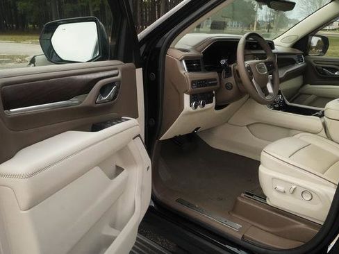 Used 2024 GMC Yukon Denali w/ Denali Reserve Package image 11