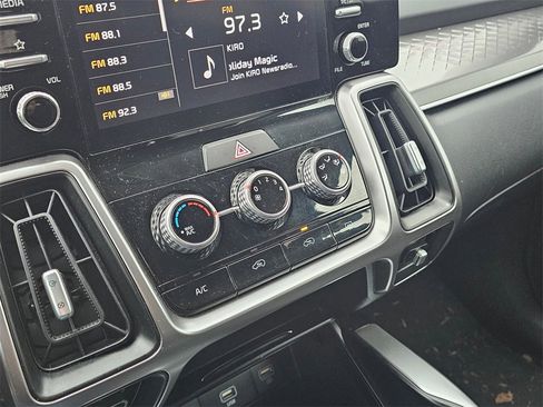 Used 2023 Kia Sorento LX image 22