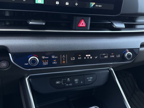 New 2026 Kia Carnival EX FWD image 25