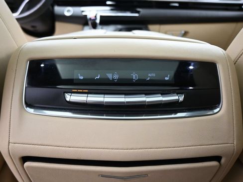 Used 2023 Cadillac Escalade Premium Luxury AWD/4WD image 33