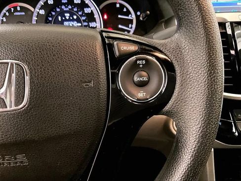 Used 2017 Honda Accord EX image 19