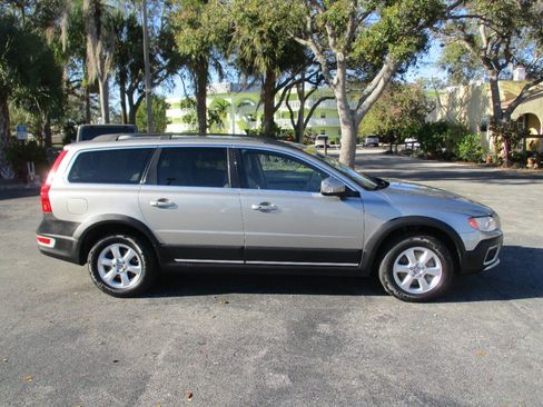 Used 2013 Volvo XC70 3.2 image 3