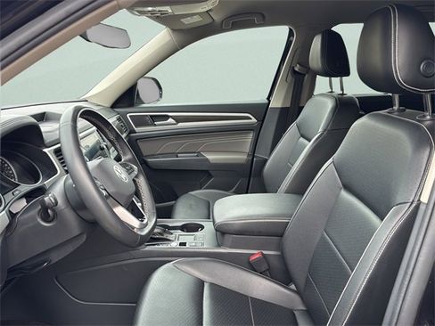 Used 2021 Volkswagen Atlas SE w/ Towing Package image 14