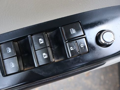Used 2017 Toyota Highlander Plus w/ Carpet Mat Package AWD/4WD image 29