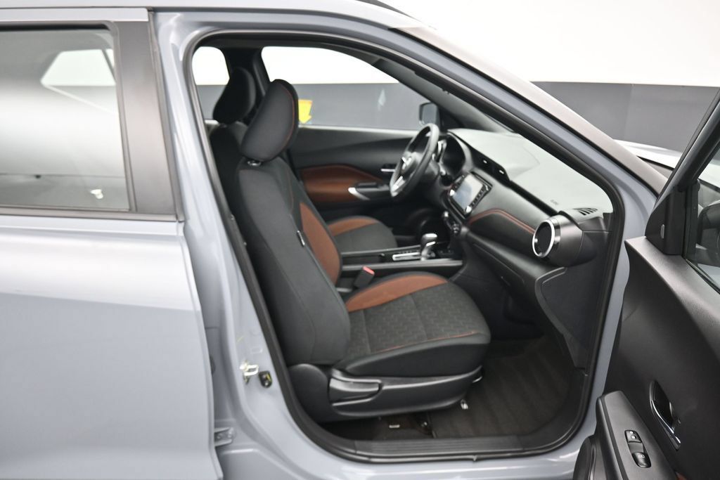 Used 2023 Nissan Kicks SR FWD image 40