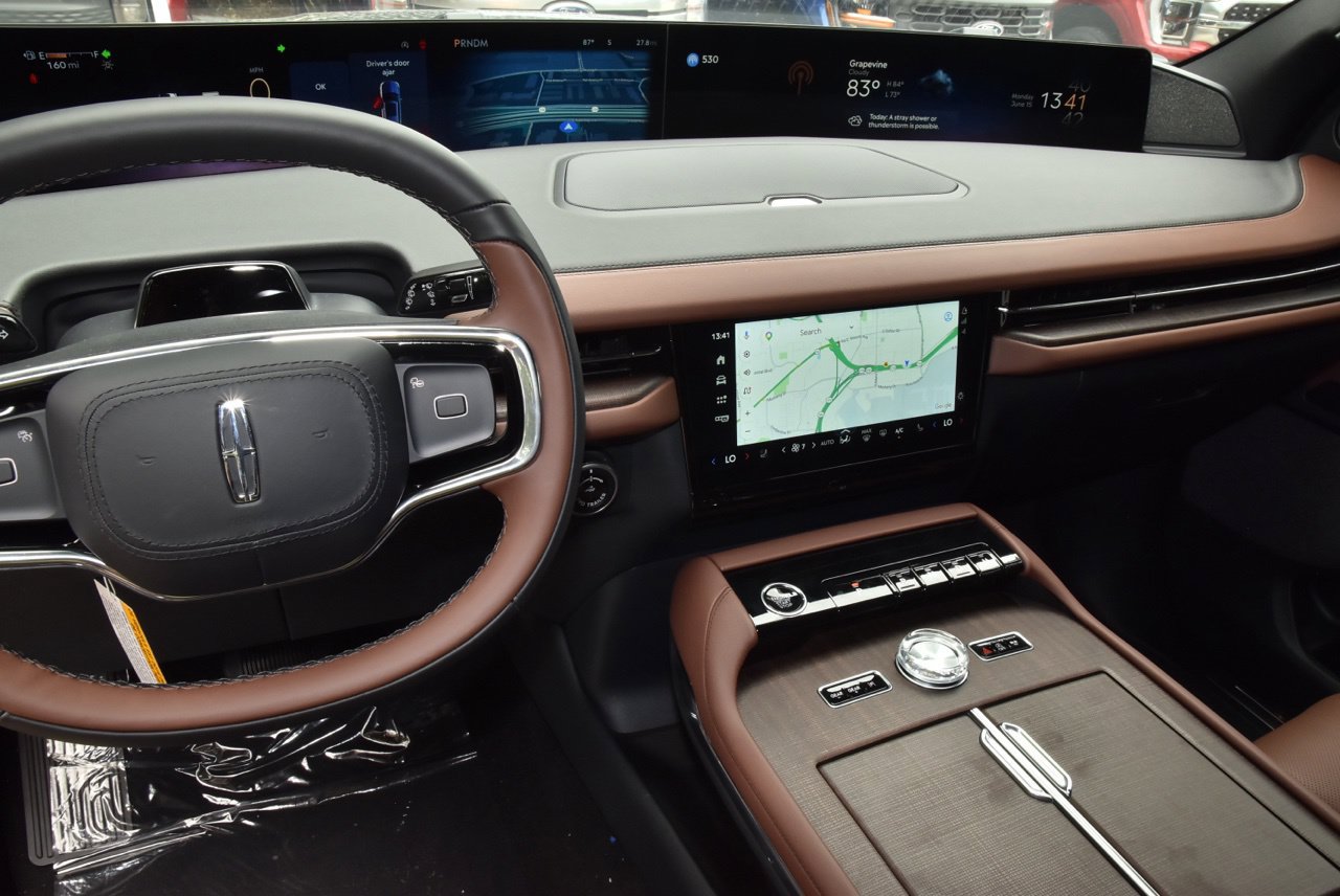 New 2026 Lincoln Navigator Reserve AWD/4WD image 26